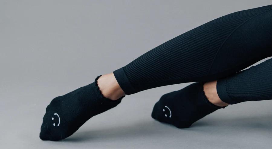 LA Active Grip Socks - Yoga Pilates Barre Non Slip - Ballet Ballet Socks  Black & Grey Medium 