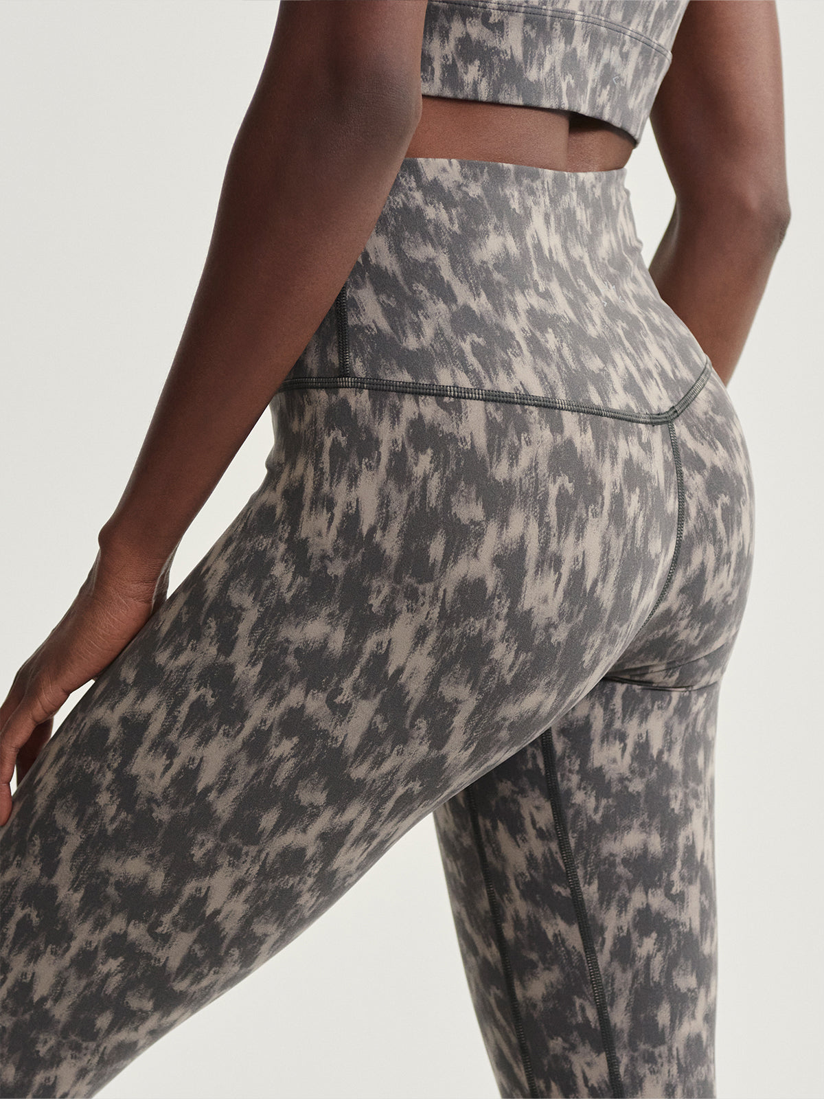 Abstract Motion Texture Move High Rise 25" Leggings