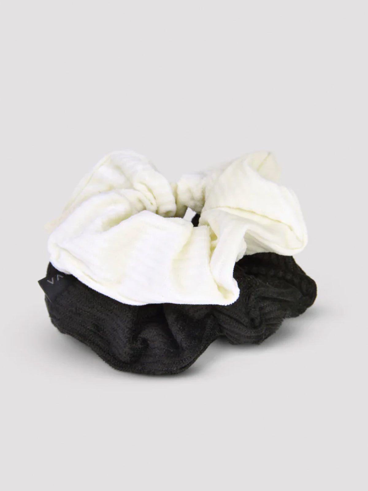 Black / Egret Vista Scrunchies – Fashercise