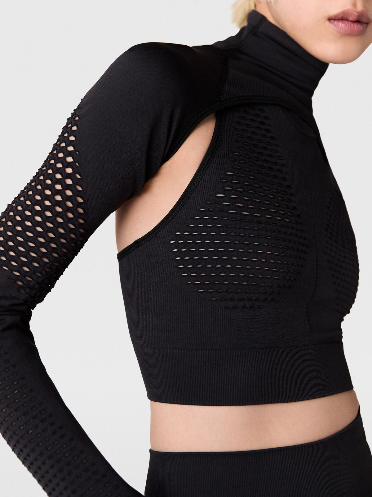 Black Seamless TrueStrength Detachable Long Sleeve Yoga Tank Top