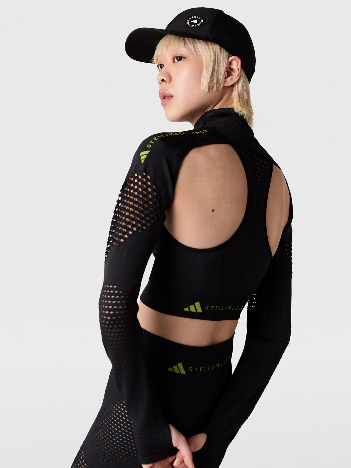 Black Seamless TrueStrength Detachable Long Sleeve Yoga Tank Top
