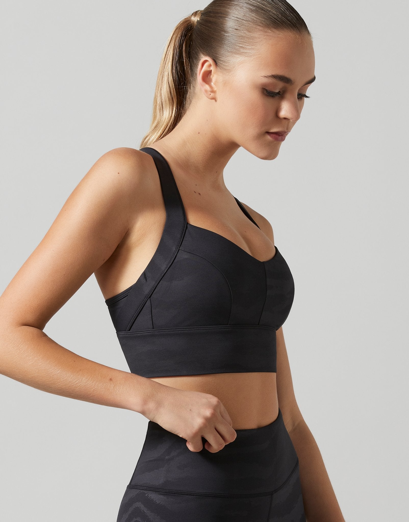 Smoke Black Tiger Amber 2X Sports Bra