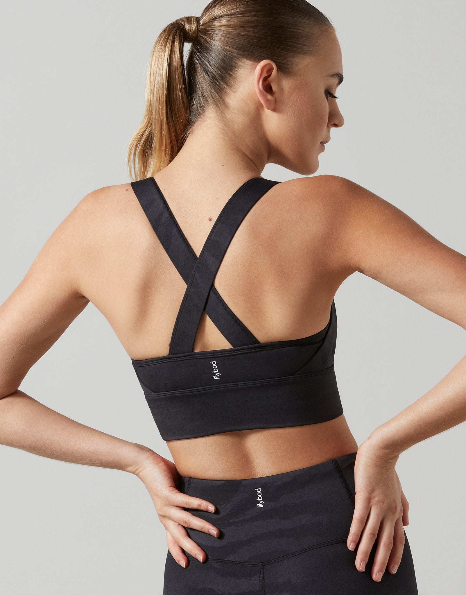Smoke Black Tiger Amber 2X Sports Bra