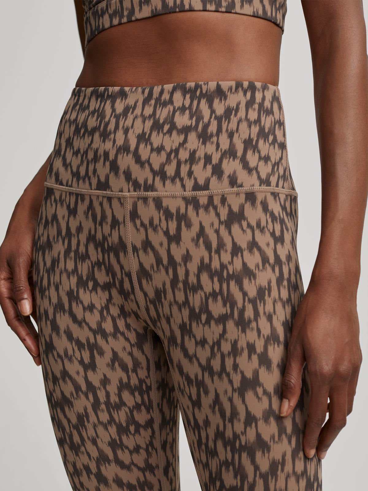 Cocoa Etched Animal Form High 25&quot; Leggings